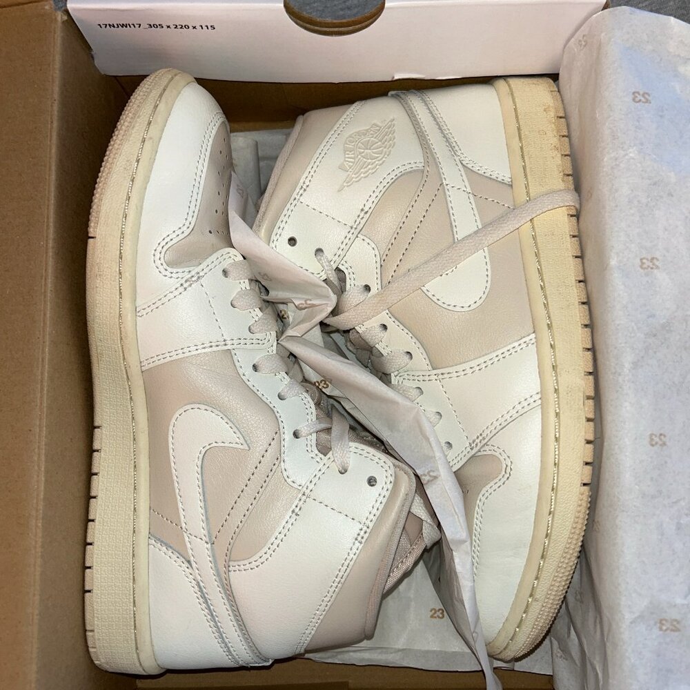 Air Jordan 1 Mid Sneakers Women’s 9 – Neutral Cream – Box Included